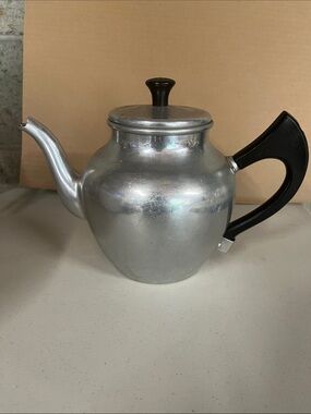 Silver Aluminum Teapot with Black Handle - Classic Pouring Kettle